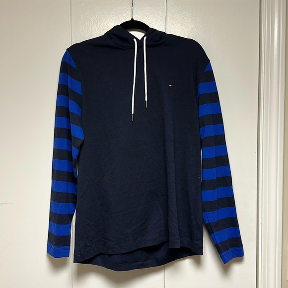 NWOT Tommy Hilfiger sweatshirt sz medium - Picture 1 of 3